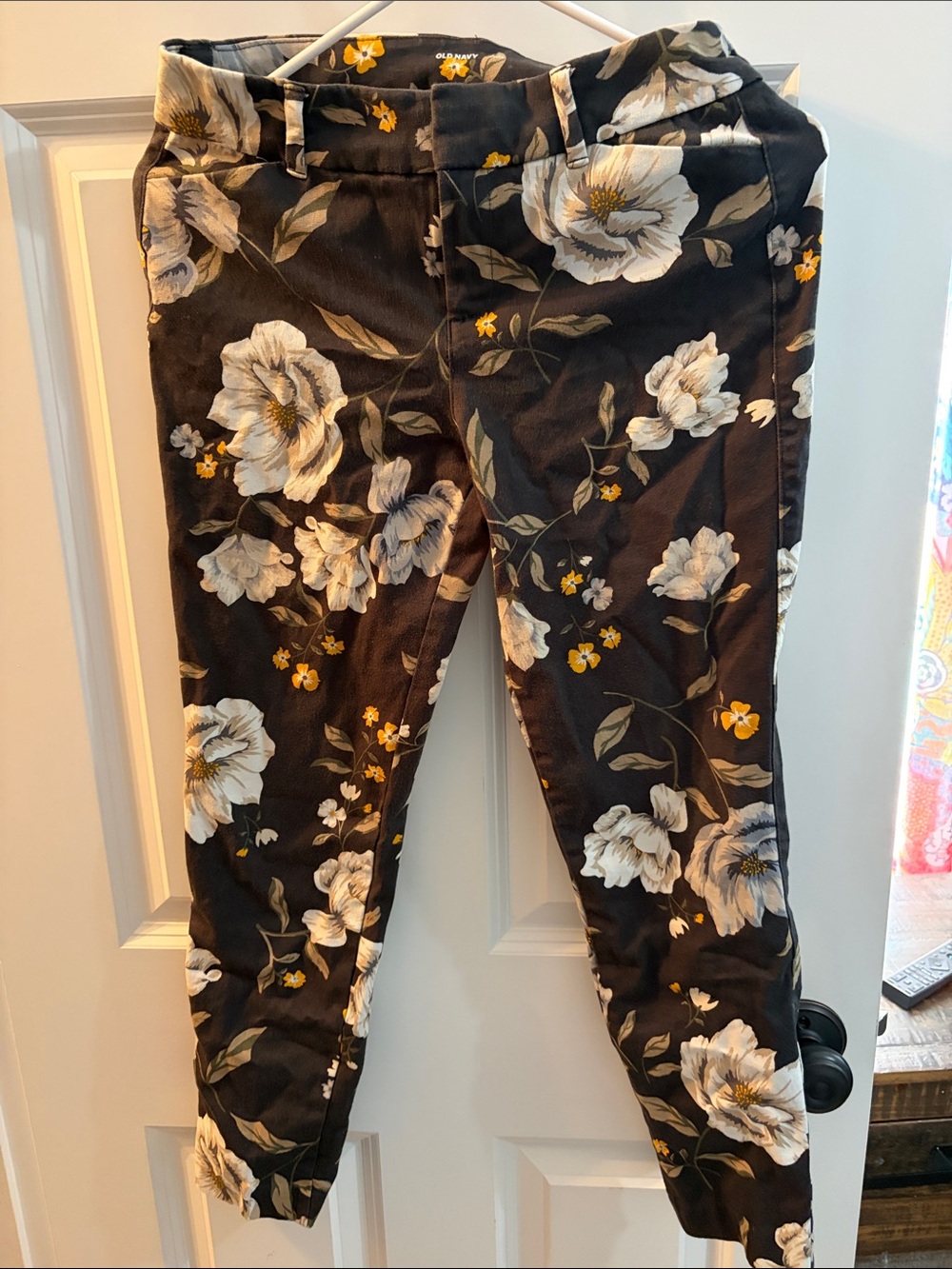 Old Navy Black Floral Cropped Pants
